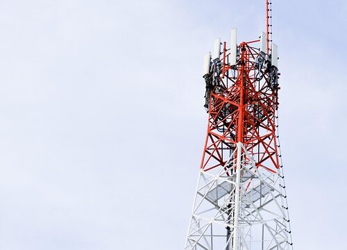 Bag facaden: Sådan bygger mobilselskaberne deres netværk